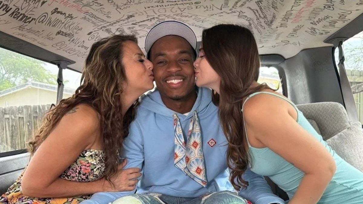 En trouple avec une mère et sa fille, un Youtubeur fait une annonce qui dégoûte ses fans