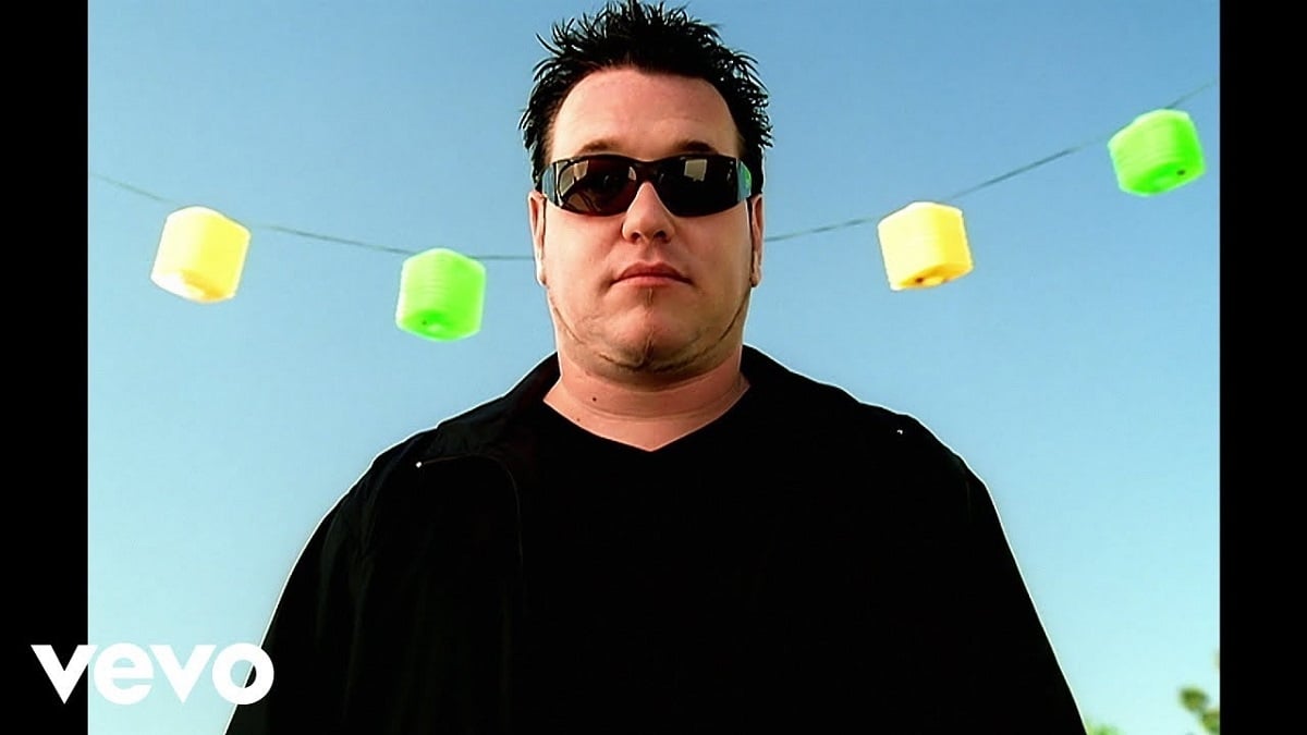 Steve Harwell, chanteur du groupe Smash Mouth et interprète de « All Star » dans Shrek est décédé à 56 ans