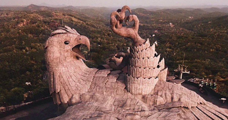Un artiste a passé 10 ans à réaliser la plus grande sculpture d'oiseau au monde