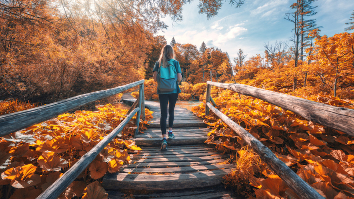 Le « silent walking » : la méthode simple qui transforme votre sommeil et diminue votre anxiété