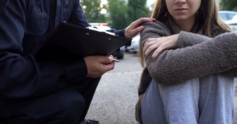 Séquestrée depuis sa naissance, elle s'échappe à 24 ans... avant d'être remise à ses parents