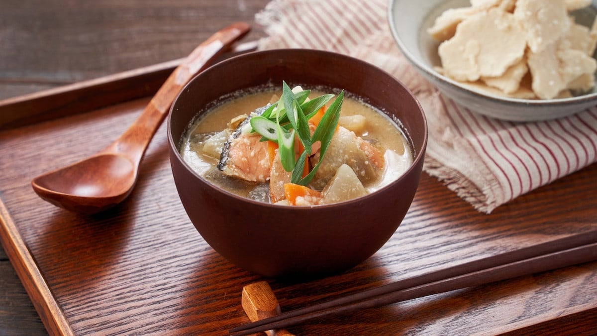 Un bouillon parfumé pour bien finir la semaine : la soupe miso maison aux légumes et tofu va réchauffer vos papilles