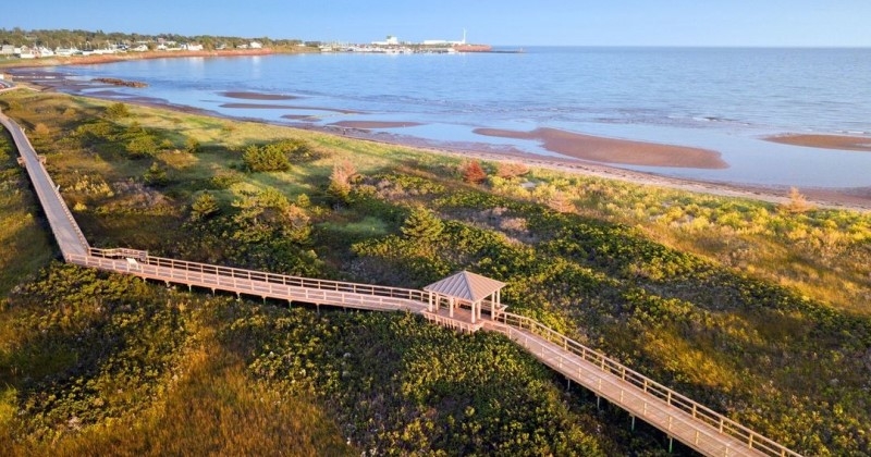 Découvrez The Island Walk, un sentier pédestre qui offre des vues à couper le souffle sur une île pittoresque du Canada