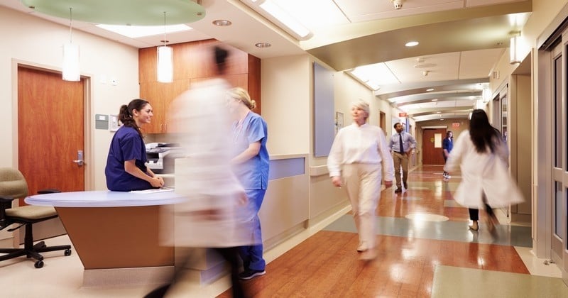 Ils « balancent leur hosto » : Les médecins, aides-soignants et infirmiers alertent sur leurs conditions de travail