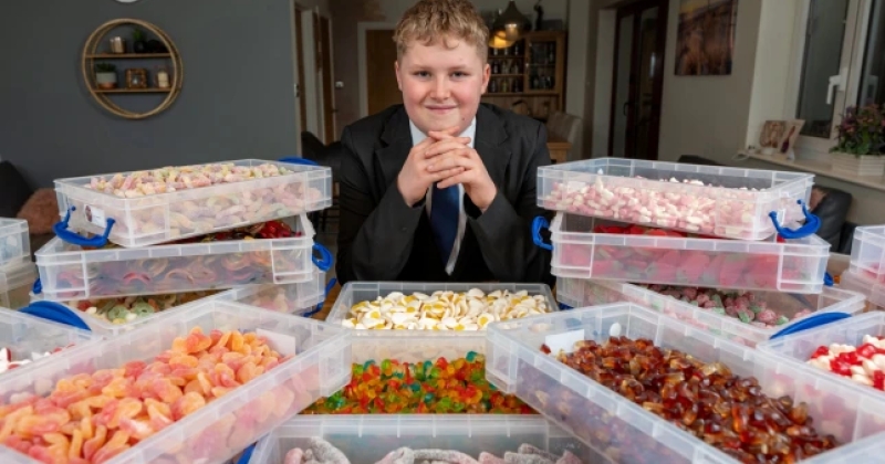Ce jeune entrepreneur de 11 ans vend des bonbons sans allergènes et a déjà gagné plus de 1100 euros