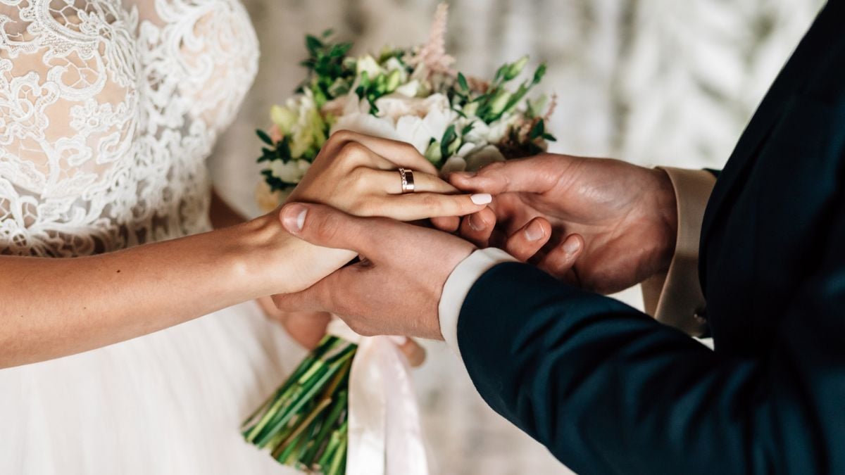 Des invités sèment le chaos dans un cortège de mariage et écopent de 30 contraventions, la mairie annule la cérémonie
