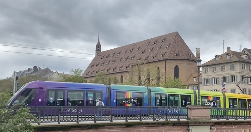 Un tramway arc-en-ciel : l'initiative colorée prise à Strasbourg pour le mois des visibilités