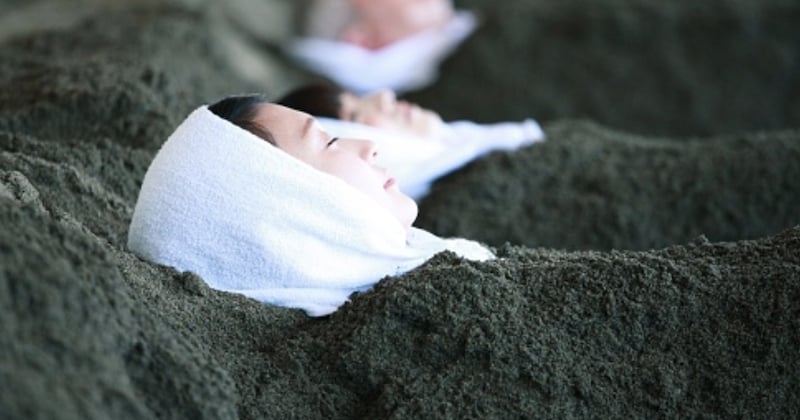 La sablothérapie, les bienfaits insoupçonnés des bains de sable sur la santé