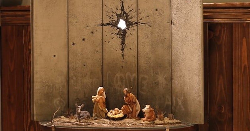 Banksy dévoile sa crèche de Noël impactée par des trous d'obus, dans un hôtel de Bethléem