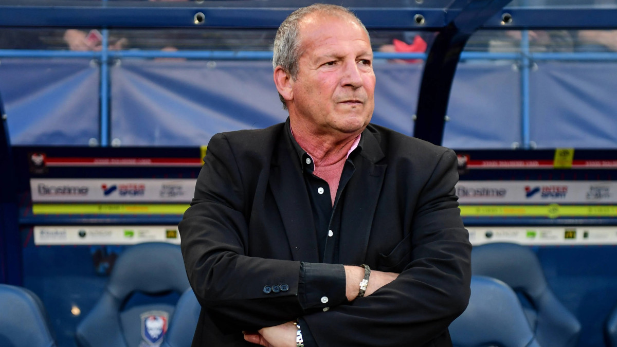 Rolland Courbis, ex-joueur et entraîneur de football, devenu consultant vedette, est mort à l'âge de 72 ans