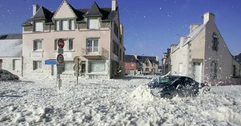 Vidéo : une mer de mousse recouvre une ville bretonne 