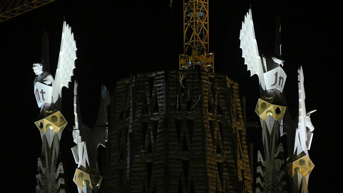 Vidéo : les nouvelles tours de la Sagrada Familia illuminées pour la première fois, un spectacle à couper le souffle