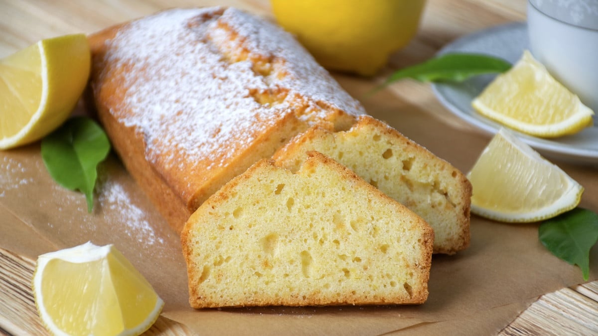 Le cake au citron le plus moelleux que vous ferez sans robot, la recette simple et rapide pour un goûter savoureux