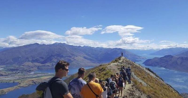 Nouvelle-Zélande : un office de tourisme se moque des instagrameurs dans une vidéo hilarante