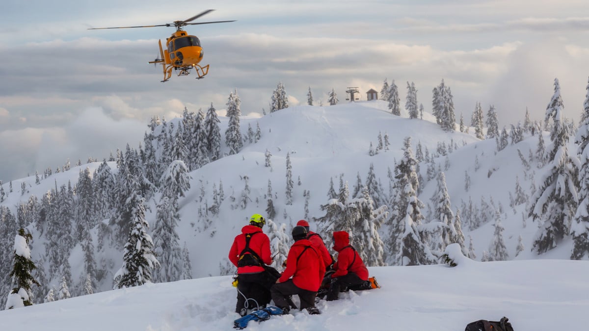 Une randonneuse de 20 ans alerte les secours de montagne car elle a froid aux...pieds 