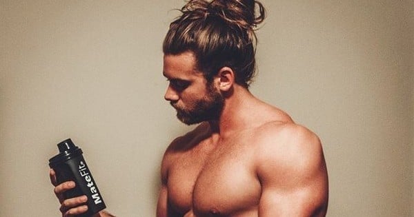 Pause détente les filles: on a trouvé l'homme à chignon le plus sexy !