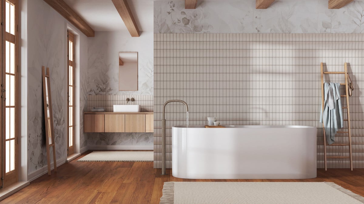 Salle de bain minimaliste Japandi dans des tons blancs et beiges