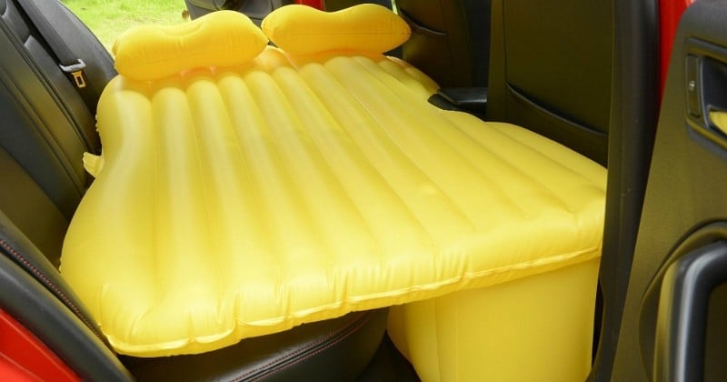 Le Fuloon, l'invention qui vous permet de dormir dans la voiture avec tout le confort nécessaire