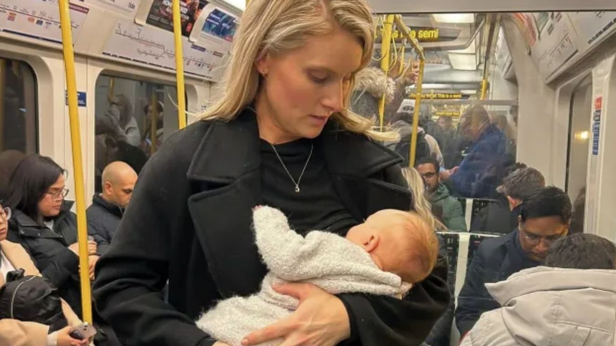 Cette maman est contrainte d'allaiter debout dans le métro car personne ne veut lui laisser sa place