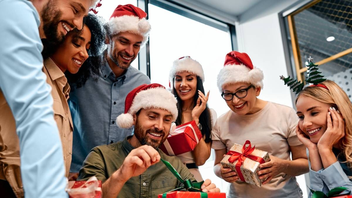 « C'est du pipeau ? » : pour Noël, un PDG offre une prime de... 375 000 € à ses 539 employés