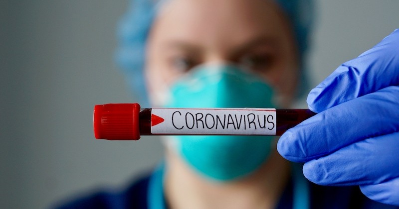 Selon trois études de chercheurs, le coronavirus aurait muté et serait devenu moins mortel