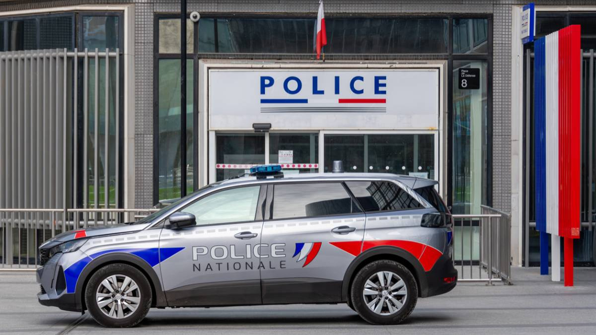 Paris : une adolescente de 13 ans fugue, elle est retrouvée nue dans le lit d'un homme de 34 ans... qui l'aurait crue majeure