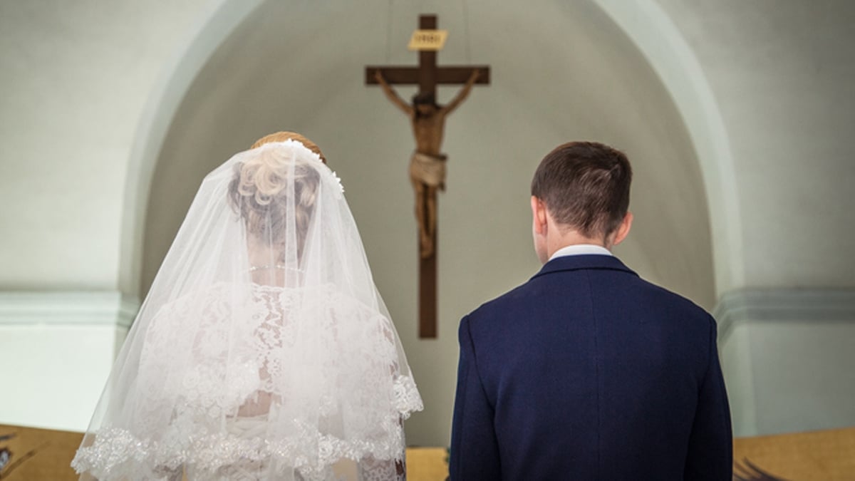 Trahie et humiliée par son fiancé, elle attend la cérémonie du mariage pour prendre sa revanche	