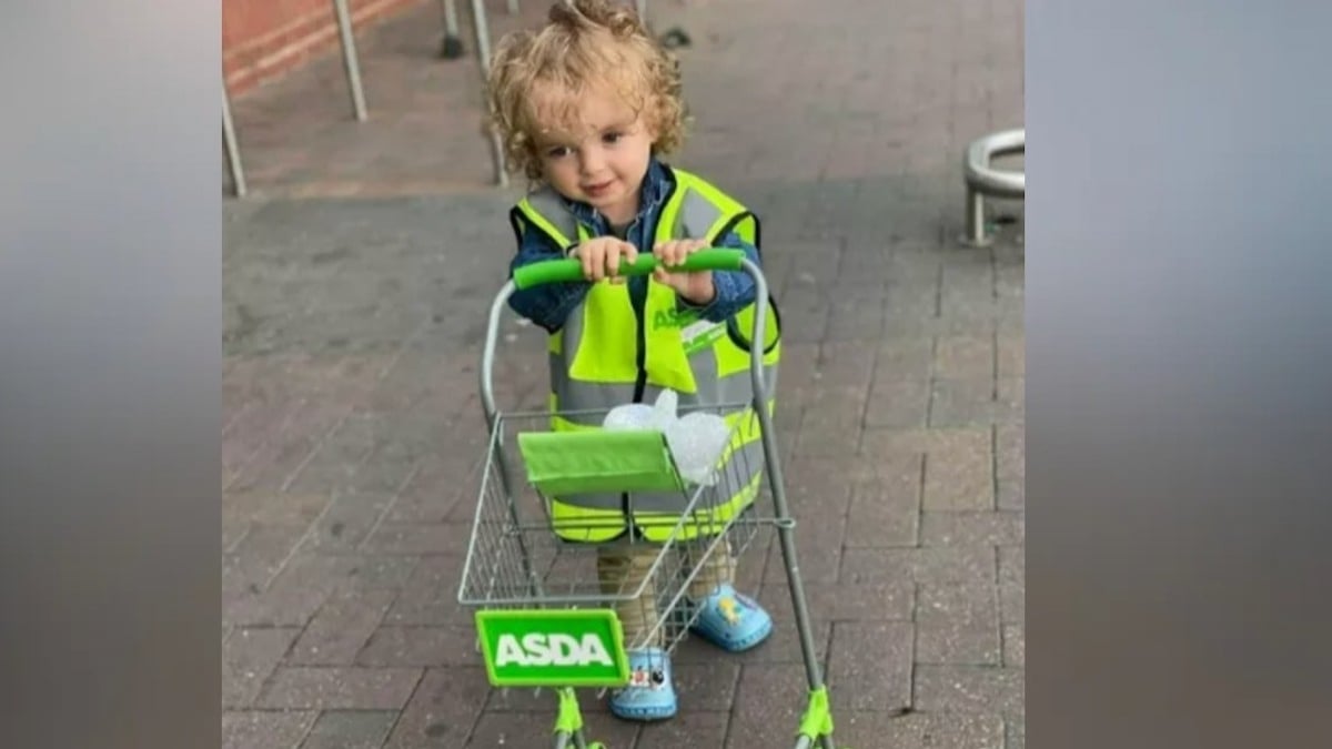 « Il devrait être payé » : à 1 an, cet adorable petit garçon est devenu la mascotte de son supermarché local
