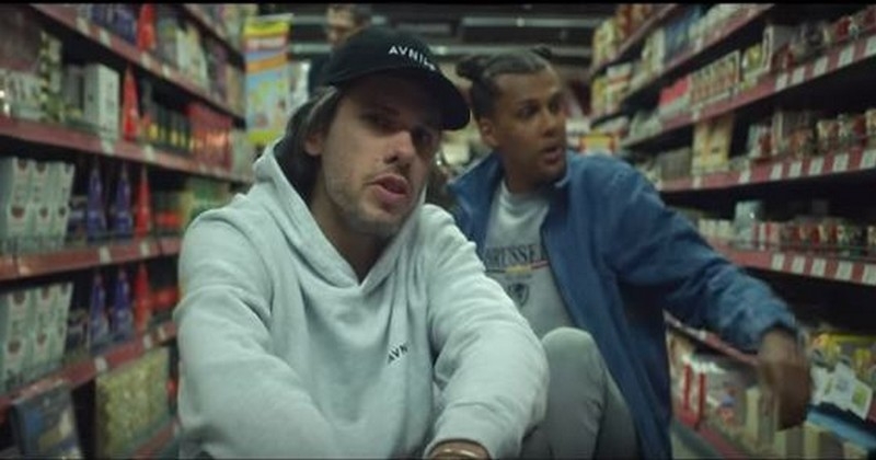 Orelsan et Stromae s'illustrent dans le somptueux clip de « La Pluie », entre rêve et réalité