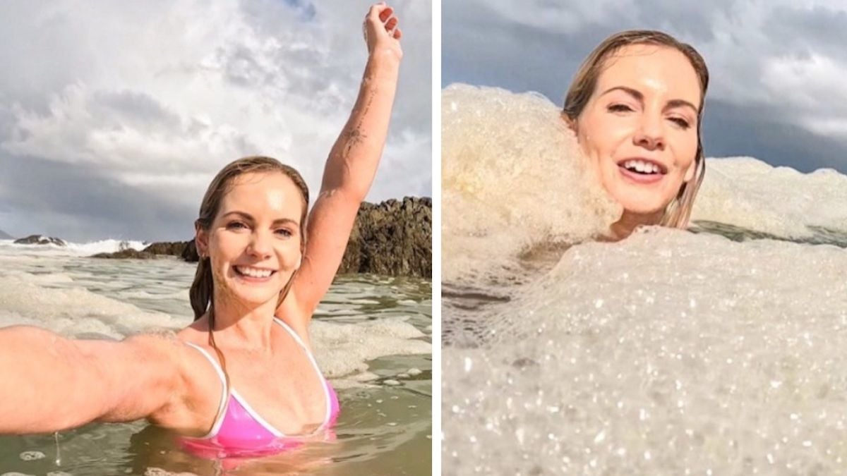 Elle croit se baigner dans de la mousse de mer, mais découvre en direct qu'il s'agit de... l'eau des égouts