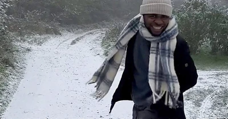 Ce Zimbabwéen voit de la neige pour la première fois et sa réaction va vous émouvoir