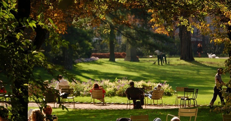 Paris  : La cigarette bientôt interdite dans quatre parcs de la capitale 