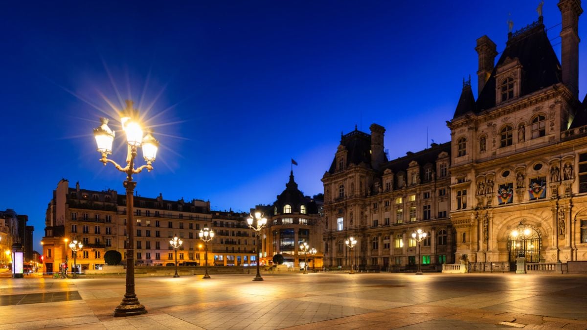 Paris : ils urinent sur une femme SDF enceinte et ses deux enfants en pleine nuit, « une agression d'une violence inouïe »