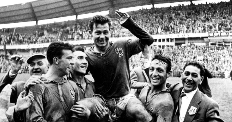 Just Fontaine, légende des Bleus et meilleur buteur du Mondial 1958, est décédé à l'âge de 89 ans
