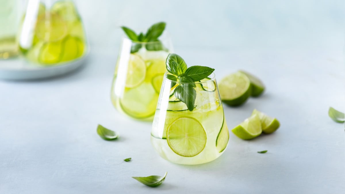 5 minutes suffisent pour cette boisson parfaite au citron et basilic (sans alcool)