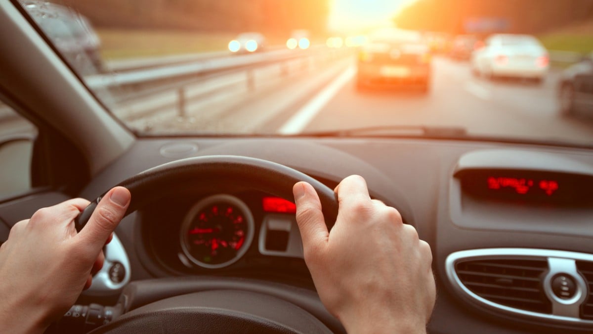 Hausse des prix du carburant : 5 réflexes à avoir au volant pour consommer moins