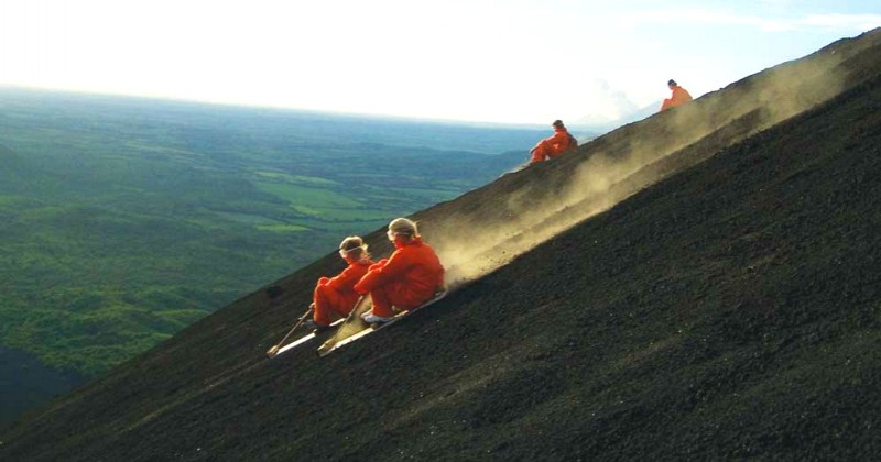 Amateur de sensations fortes ? Partez au Nicaragua découvrir le « volcano boarding » 