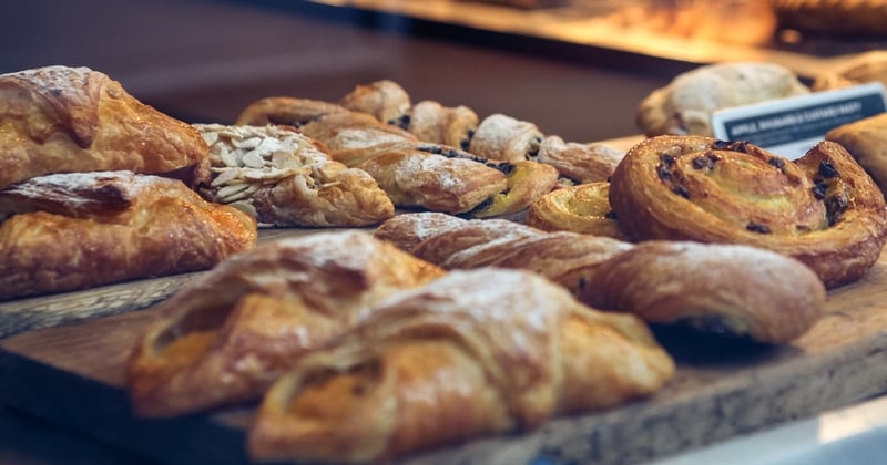 Près de deux mois après sa fermeture, une boulangerie rouvre ses portes grâce à deux jeunes de 20 ans 