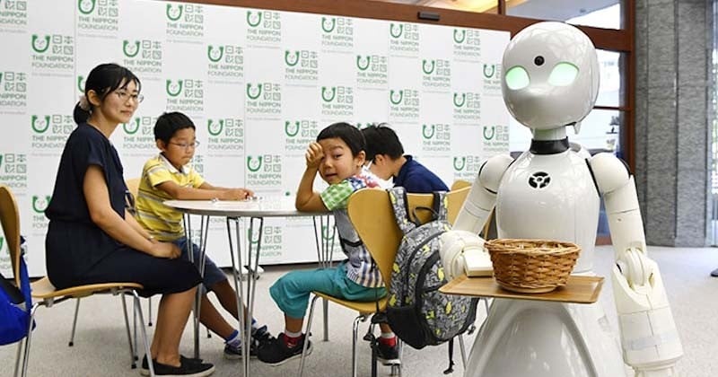 Ce café japonais a trouvé un moyen ingénieux pour employer des personnes paralysées comme serveurs