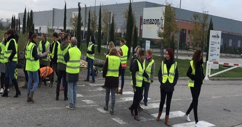 Des salariés d'Amazon soutiennent les « gilets jaunes » et reçoivent une lettre de licenciement 