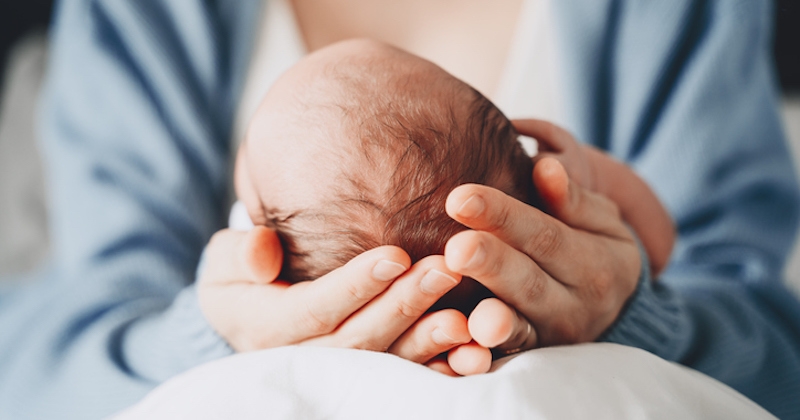 Elle donne naissance à son bébé dans un car, l'enfant gagne le droit de voyager gratuitement à vie 