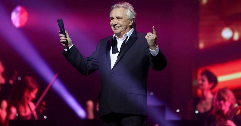 À la surprise générale, Michel Sardou va remonter sur scène pour une ultime tournée, 5 ans après avoir fait ses adieux