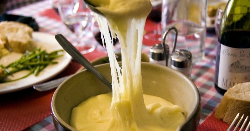 Très facile à préparer, découvrez la recette du fameux aligot de l'Aubrac, une purée riche en fromage !