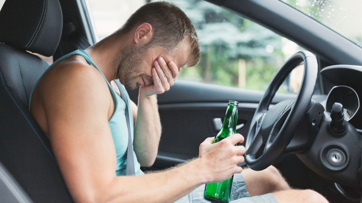 Ivre, il conduit 600 km avec une bouteille de pastis entre les jambes et son fils de 9 ans à l'arrière 