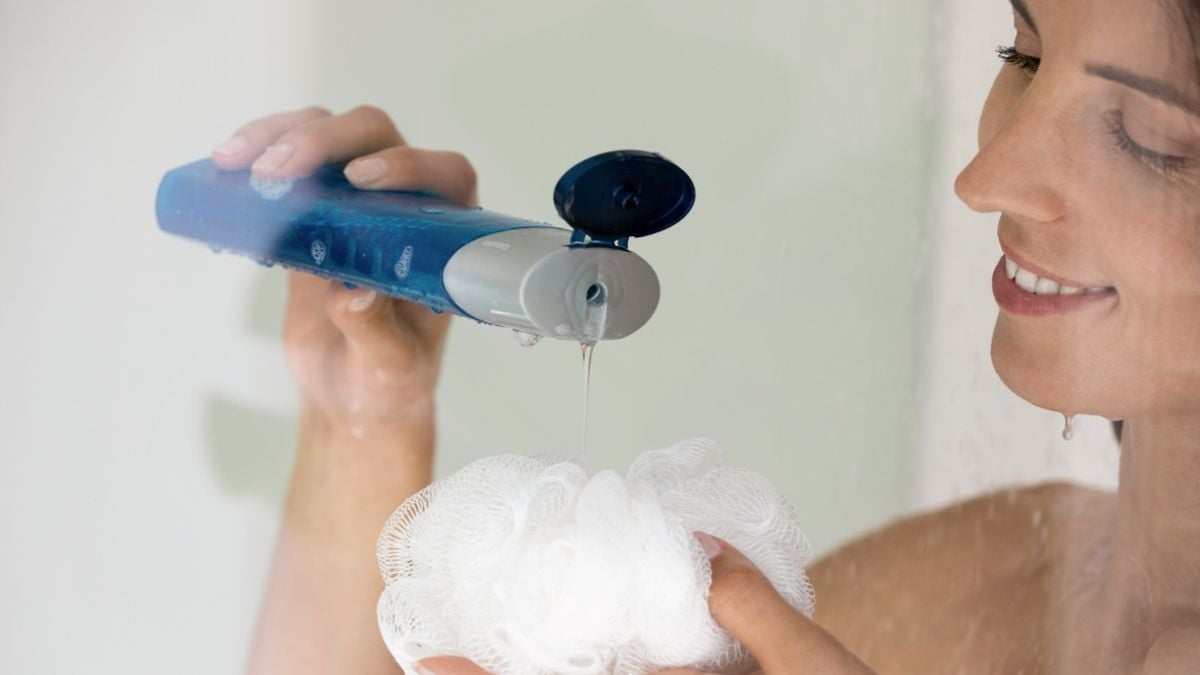 Une dermatologue dévoile l'objet que vous ne devez surtout pas utiliser pour vous laver