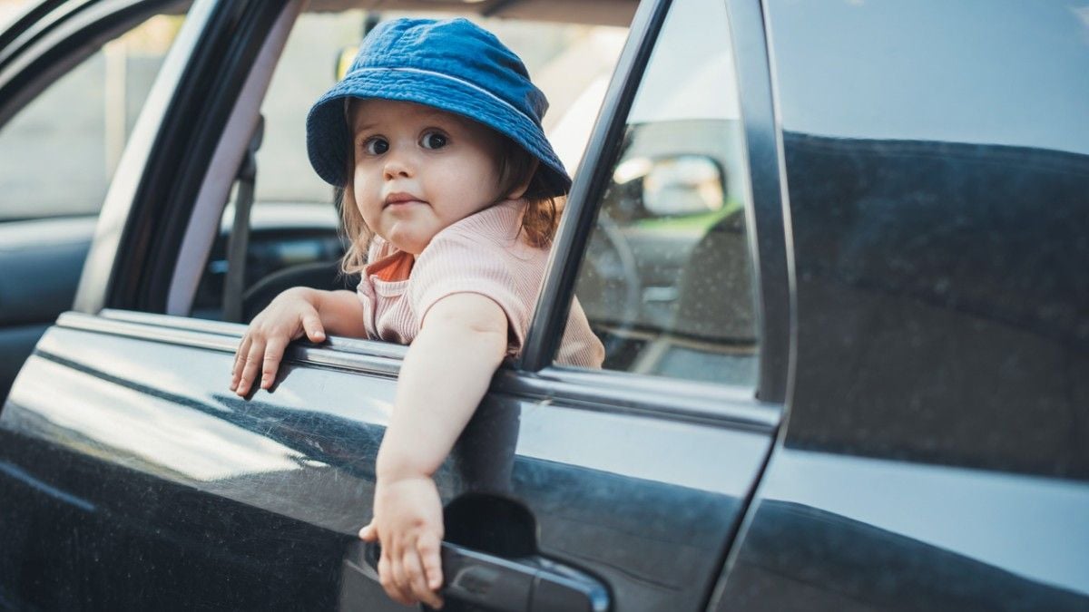 Elle laisse son bébé dans la voiture pour aller se faire des injections aux lèvres, il meurt à cause de la chaleur