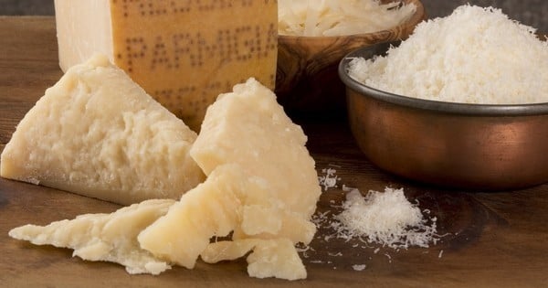 Le fromage contiendrait une substance hautement addictive, similaire à celle que l'on trouve dans certaines drogues dures... Si vous êtes accro au fromage, il y a peut-être bien une bonne raison à cela !