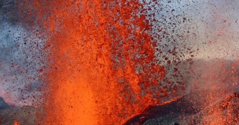 Piton de la Fournaise : les images impressionnantes en vidéo de l'éruption du volcan réunionnais