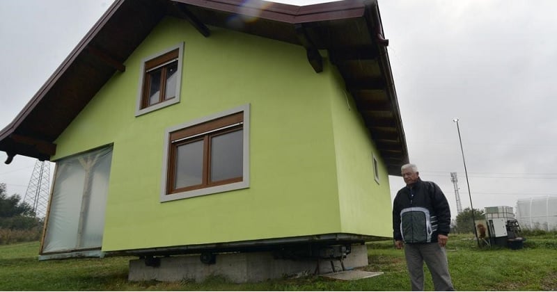 Un homme de 72 ans a construit une maison rotative pour que sa femme change de vue à sa guise