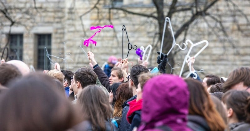 La Pologne réduit le droit à l'avortement aux seuls cas d'inceste, de viol et de mise en danger pour la santé